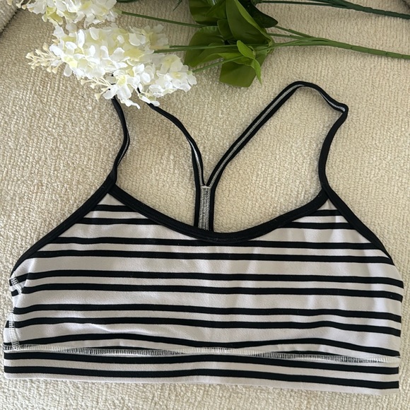 lululemon athletica Other - 🖤🤍 Adorable Y LULULEMON SPORTS BRA